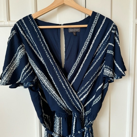 Luxology Short Sleeve lined Dressy romper/jumpsuit size Lrg Blue/White flowy - Picture 10 of 16